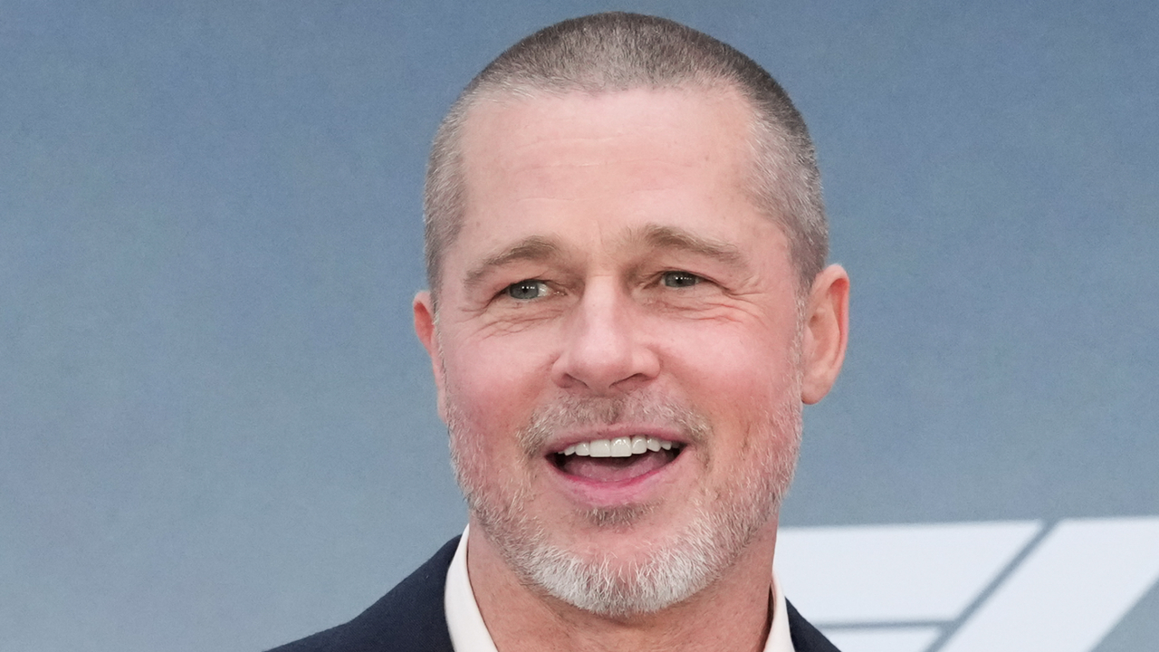 Brad Pitt é processado por empresa de creme peniano, e motivo surpreende