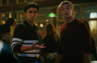 Off Campus: Showrunner revela que 1ª temporada teria outro final e explica reviravolta envolvendo Dean e Hunter