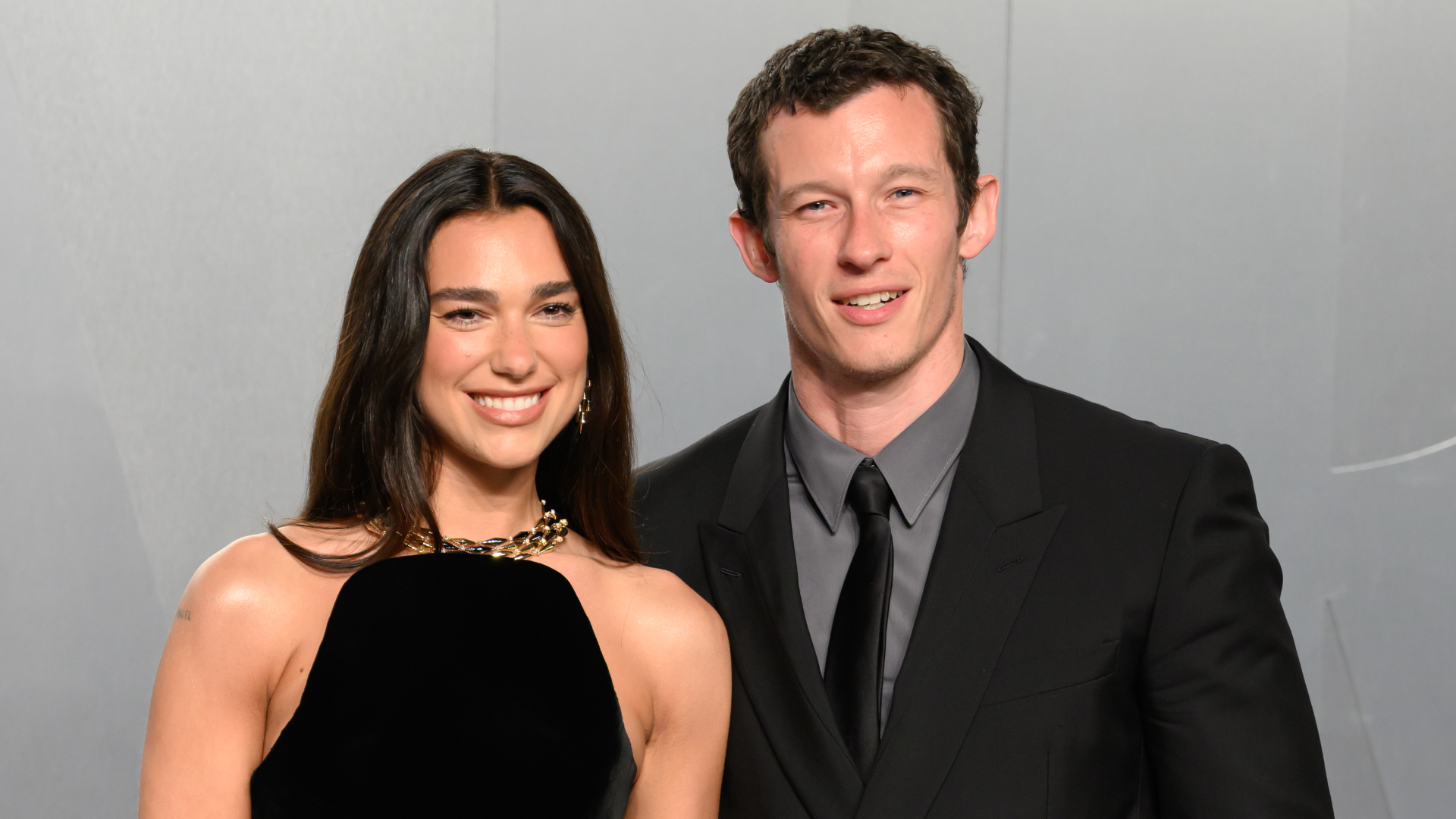 Perfeição! Dua Lipa revela primeiras fotos de casamento luxuoso com Callum Turner na Itália, e impressiona com vestido deslumbrante; veja!
