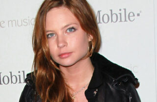 Família de Daveigh Chase faz alerta sobre vaquinha criada por namorado após morte da atriz de “O Chamado”