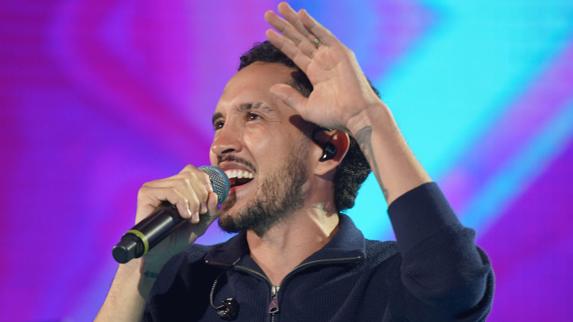 Cantor Grelo explica origem do nome artístico e revela se cogitou mudá-lo após reações do público