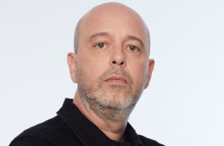 Após mal-estar ao vivo, Alex Escobar reage a comentário de internauta sobre conduta da Globo: “Essa é a verdade”