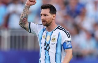 Jornalista é demitida após anunciar ao vivo a morte do pai de Messi e se pronuncia; família do atleta emite comunicado