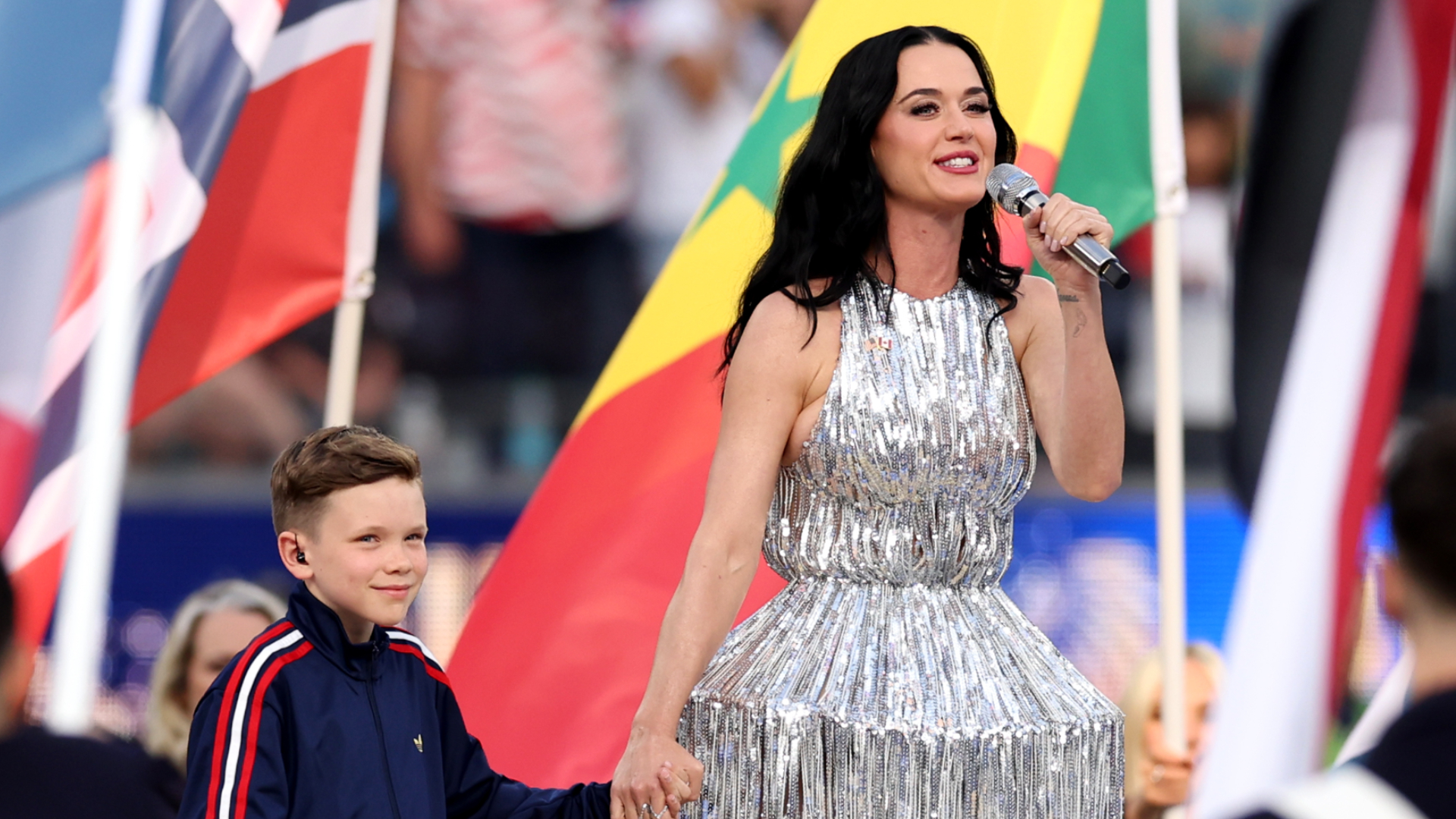 Copa do Mundo 2026: Katy Perry emociona com apresentação linda de “Wonder” na cerimônia de abertura dos EUA; assista