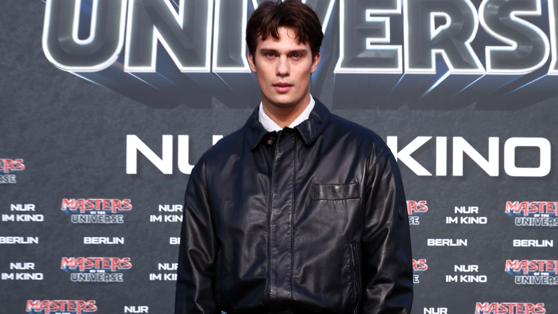 Nicholas Galitzine abre o jogo sobre sequência de “Vermelho, Branco e Sangue Azul”