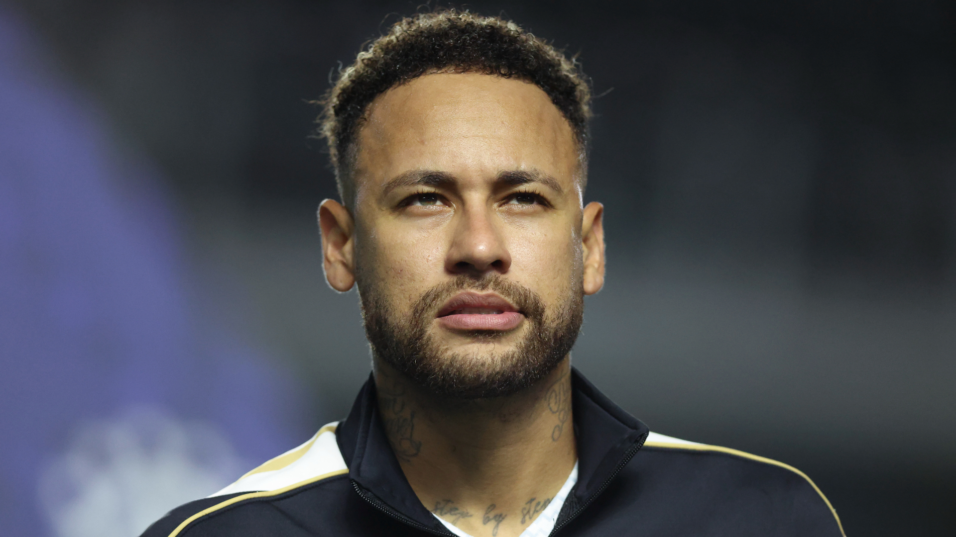 Neymar se pronuncia após notícia de que teria cobrado jogadores no vestiário e causado atrito no Santos; assista
