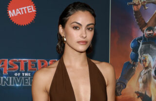 Vídeo: Camila Mendes relembra ataques de pânico nos bastidores de “Riverdale” e explica origem do problema: “Eu me sentia tão nojenta”