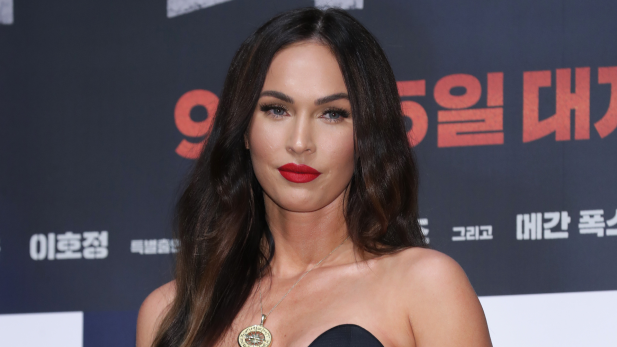 Megan Fox é criticada por foto sensual, dá resposta afiada e sobra até para ex-namorados
