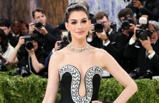 Anne Hathaway revela que passou dias se preparando para a personagem errada em filme do Batman; assista e saiba qual