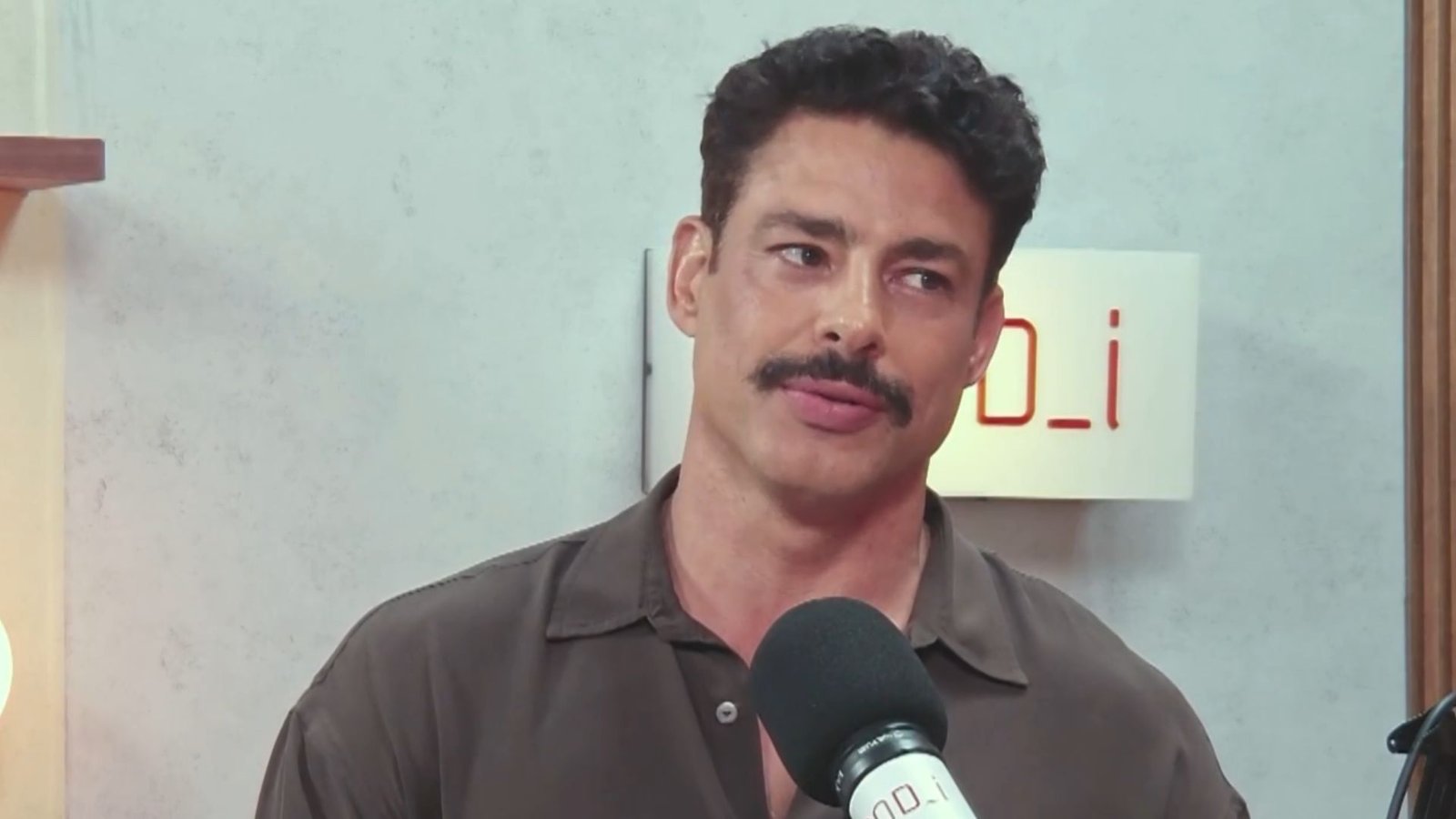 Cauã Reymond diz que precisou de terapia após “Avenida Brasil” e explica motivo: “Mexeu muito comigo”; assista
