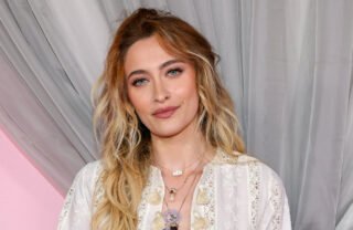 Paris Jackson reage a crítica sobre tatuagens e dá resposta afiada a internauta que disse que ela parece “suja”