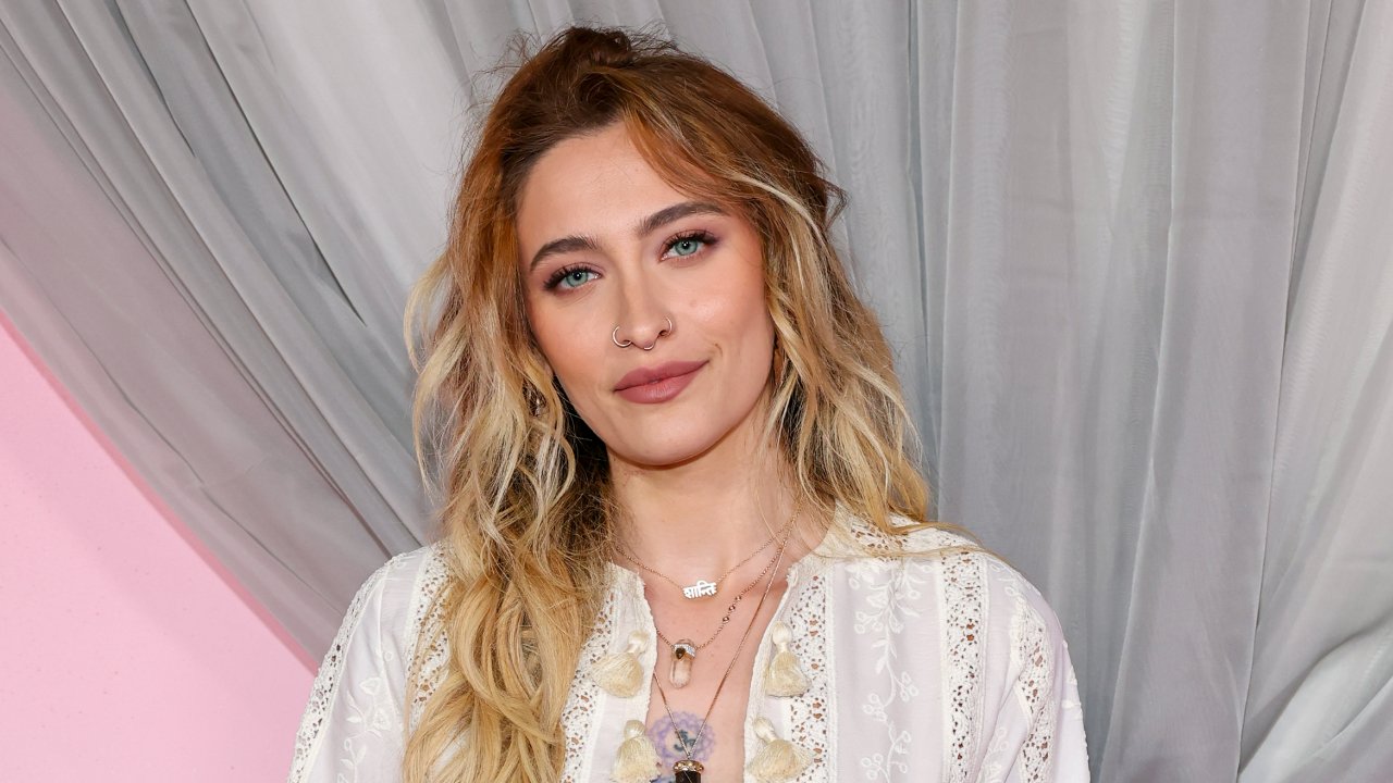 Paris Jackson reage a crítica sobre tatuagens e dá resposta afiada a internauta que disse que ela parece “suja”
