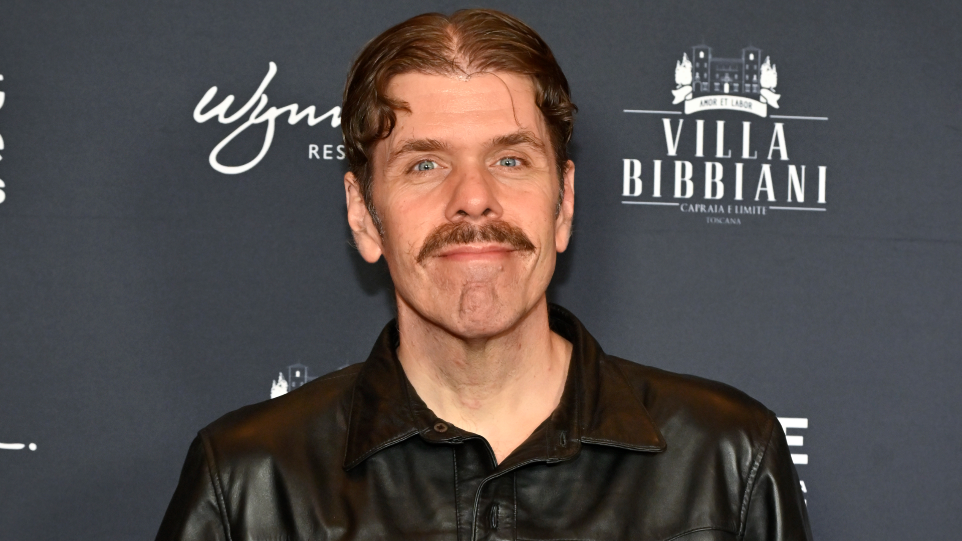 Família de Perez Hilton esclarece onde estavam os filhos do influenciador durante sua crise de saúde mental