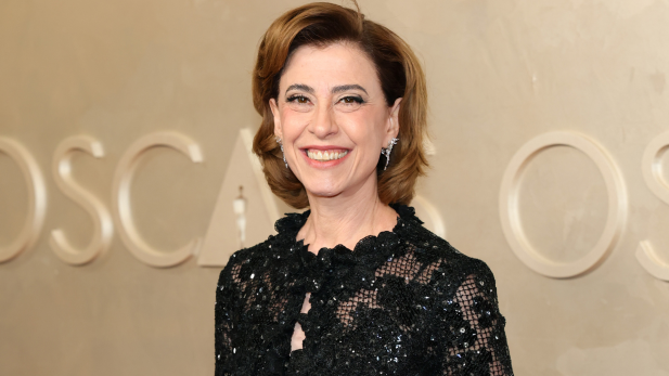 Fernanda Torres responde se pretende voltar às novelas brasileiras; assista
