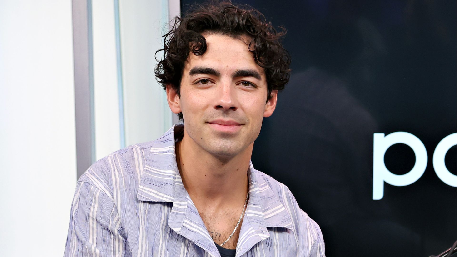 Joe Jonas revela por que primeiro álbum solo o levou a iniciar terapia: “Comecei a ter ataques de pânico”