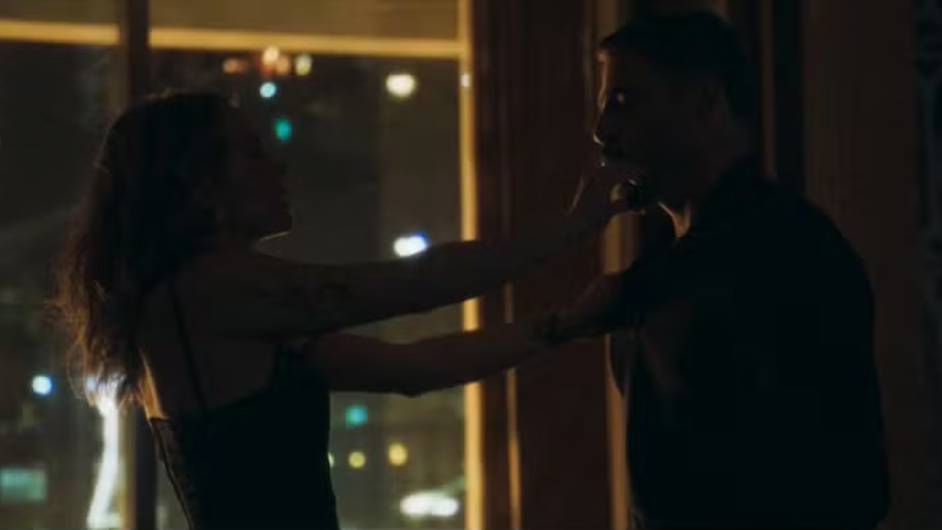 Jogada de Risco: Cauã Reymond e Leticia Colin protagonizam cena quente de sexo em novo episódio; assista