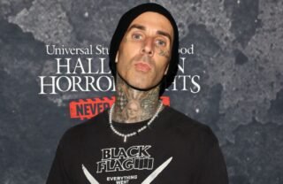 Travis Barker relembra “premonição” da filha antes do acidente aéreo que sofreu em 2008; assista