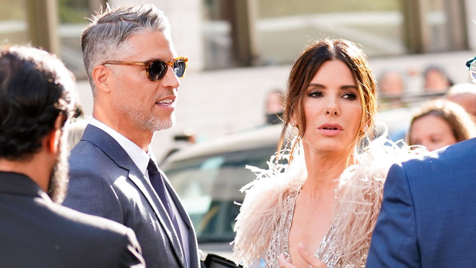 Sandra Bullock fala pela 1ª vez sobre morte do parceiro, Bryan Randall, e faz desabafo sensível: “Partiu muito antes do corpo”