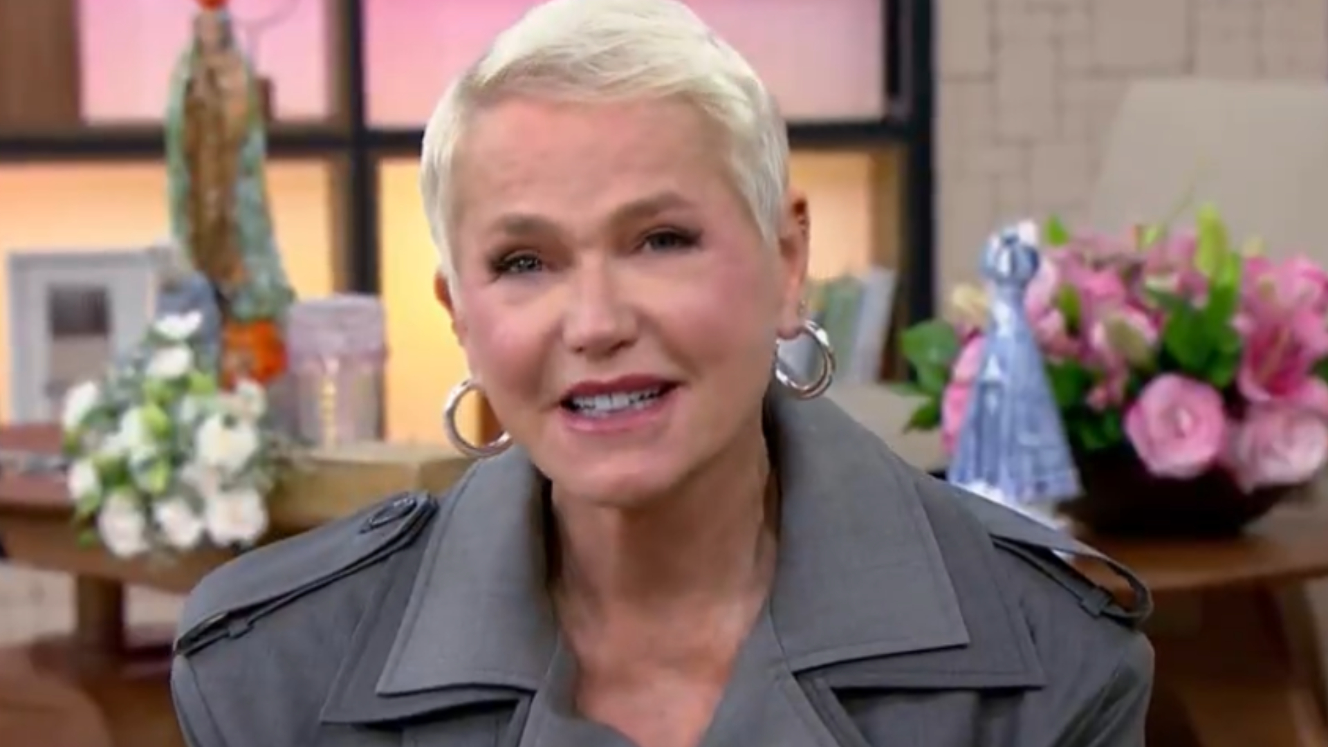 Xuxa toma decisão após críticas e revela reação hilária de Junno à polêmica de virilha em show; assista