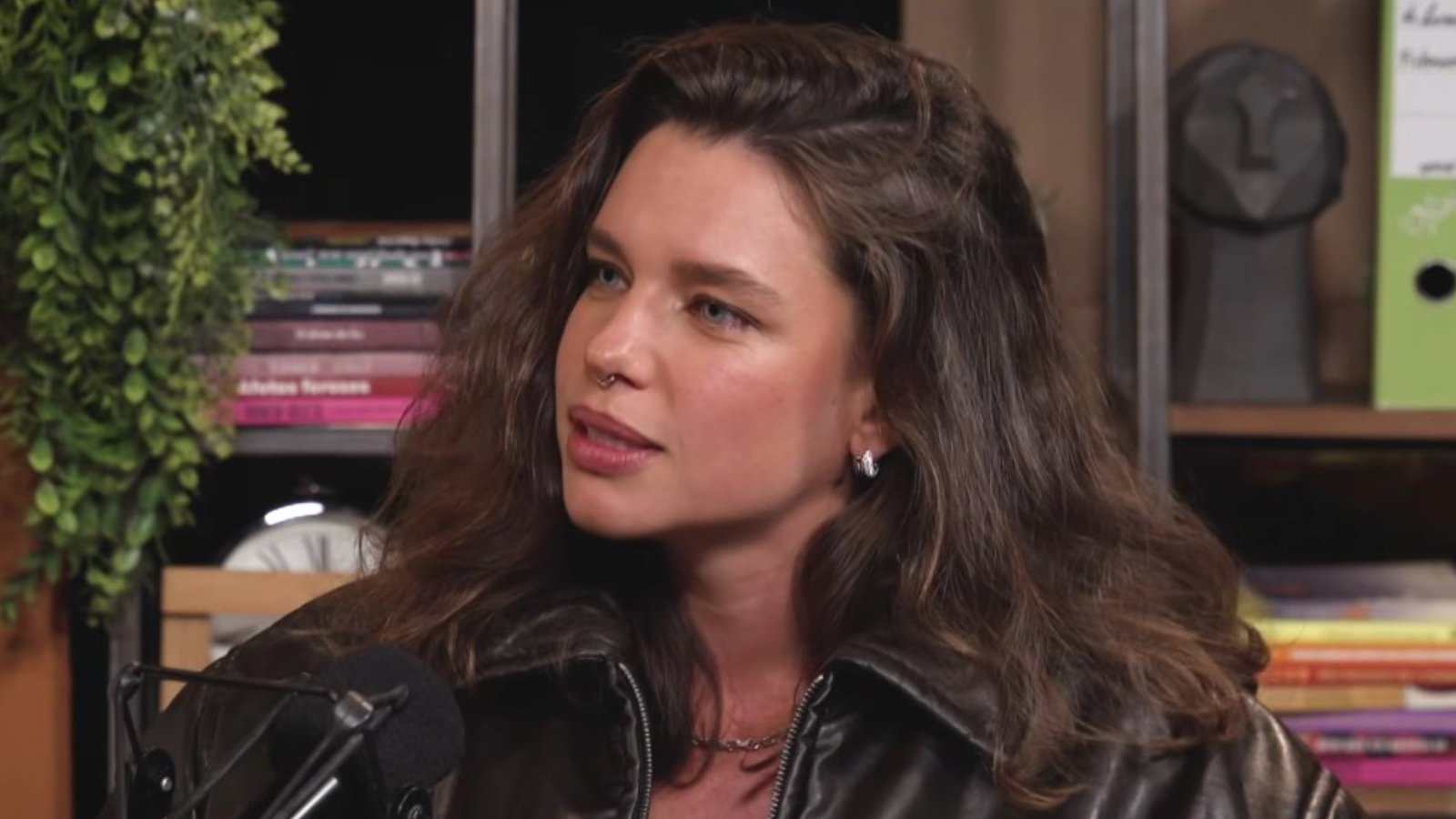 Bruna Linzmeyer surpreende ao revelar quem a aconselhou ser atriz e o que ouviu ao pedir teste na Globo