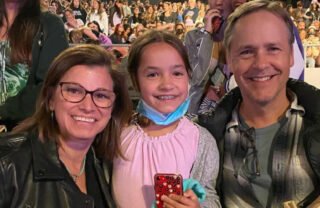 Filha do ator Chad Lowe morre aos 13 anos, e detalhe em comunicado da família chama atenção
