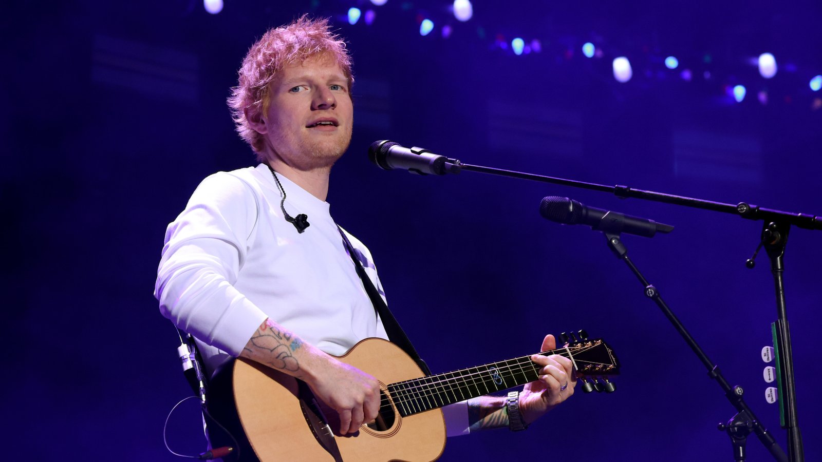 Artistas que abririam turnê de Ed Sheeran tomam decisão após afastamento de Macklemore