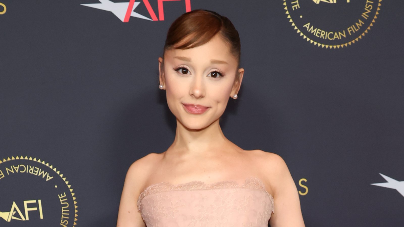 Billboard revela faturamento impressionante de Ariana Grande com a “Eternal Sunshine Tour”