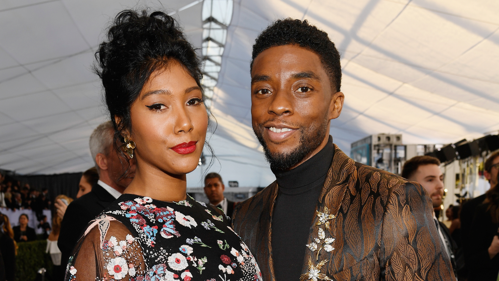 Família de Chadwick Boseman questionou presença de opioide no organismo do ator após sua morte; viúva também acusa irmãos