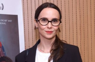 Débora Falabella reage a rumores de que faria apenas uma participação em “Avenida Brasil 2”; assista