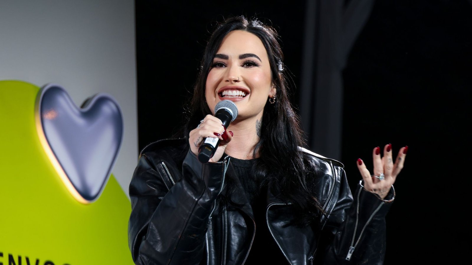 Demi Lovato vai parar no hospital após possível reação alérgica e atualiza fãs sobre estado de saúde