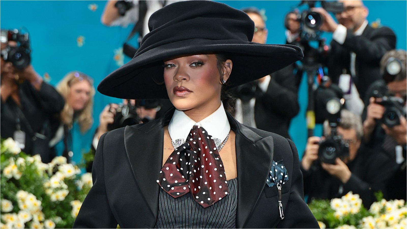 Rihanna surpreende ao revelar quantas músicas inéditas tem guardadas; assista