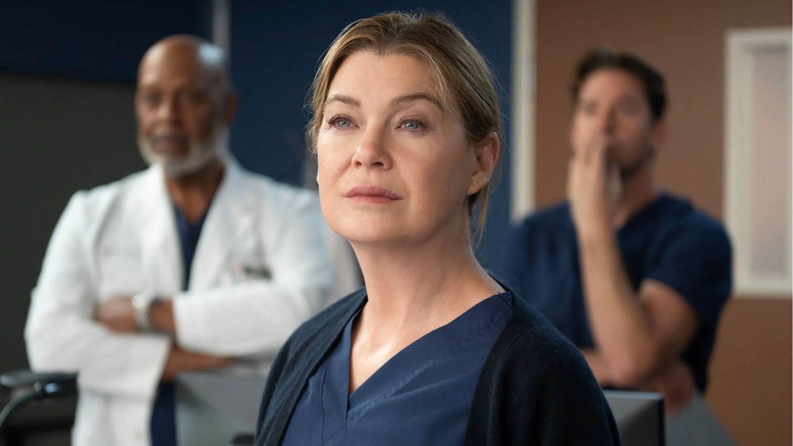 Grey’s Anatomy: Estreia da 23ª temporada surpreende com gravidez e possível saída de personagem amada pelo público; saiba quem
