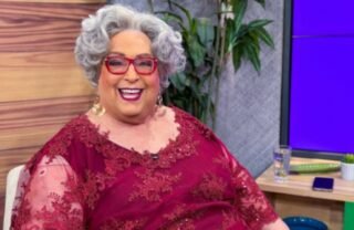 Mamma Bruschetta é socorrida após se engasgar nos bastidores da RedeTV!; equipe se manifesta