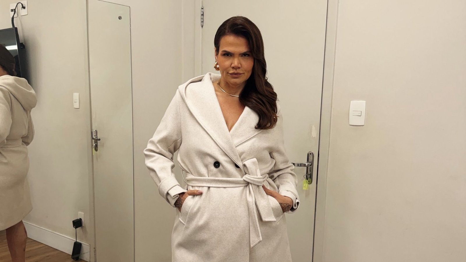 Thais Carla revela como lida com o excesso de pele após perder 120 kg e mostra transformação; assista